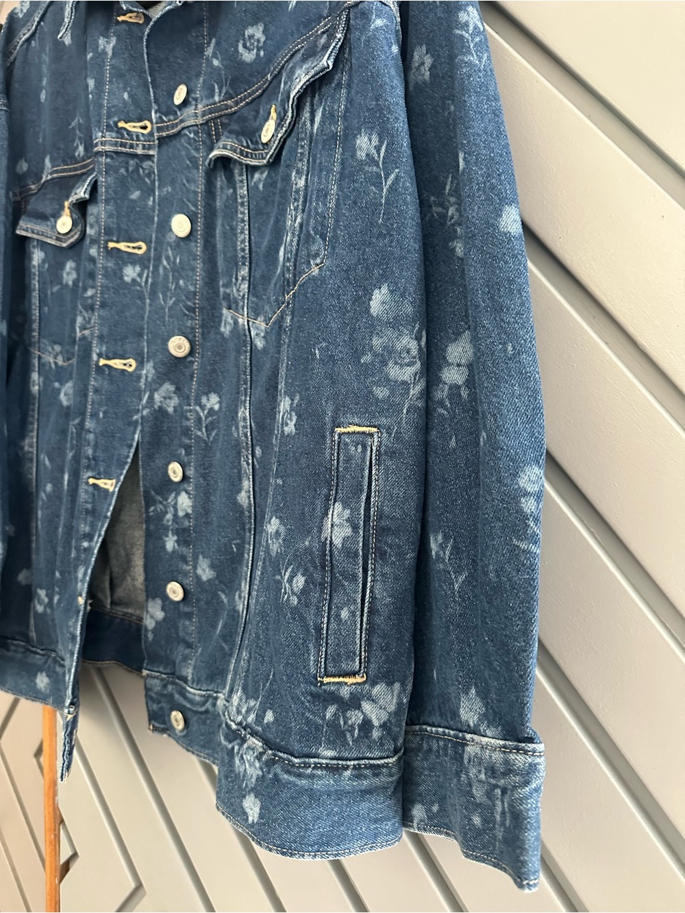 Old Navy Dark Blue Floral Jean Jacket - Women's - Picture 3 of 3